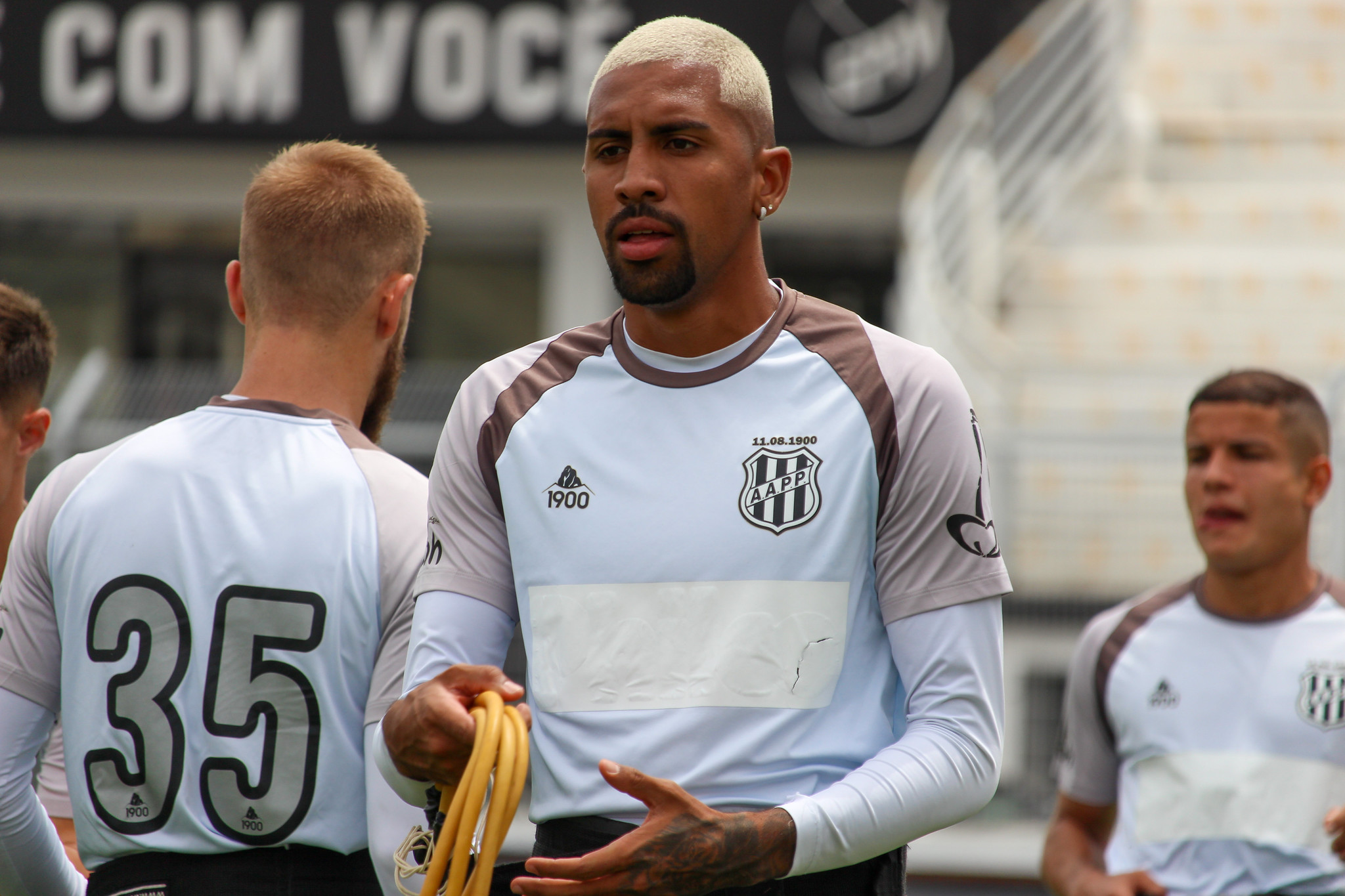 Botafogo-SP negocia a contratação do atacante João Veras