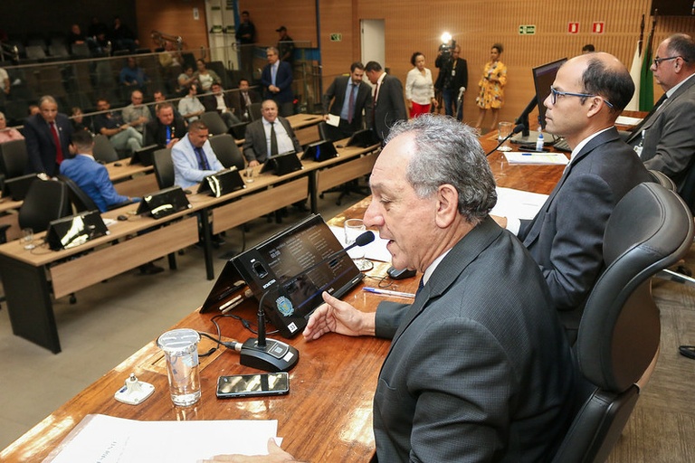 Câmara de Vereadores “destrava” pauta, mas adia votação dos projetos polêmicos