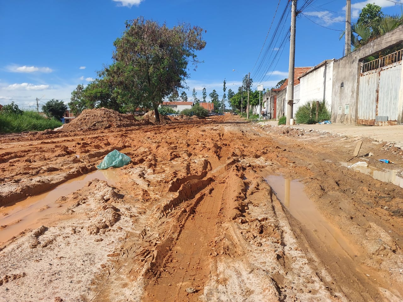 Asfalto no Jardim Sul América segue com pavimentação inacabada