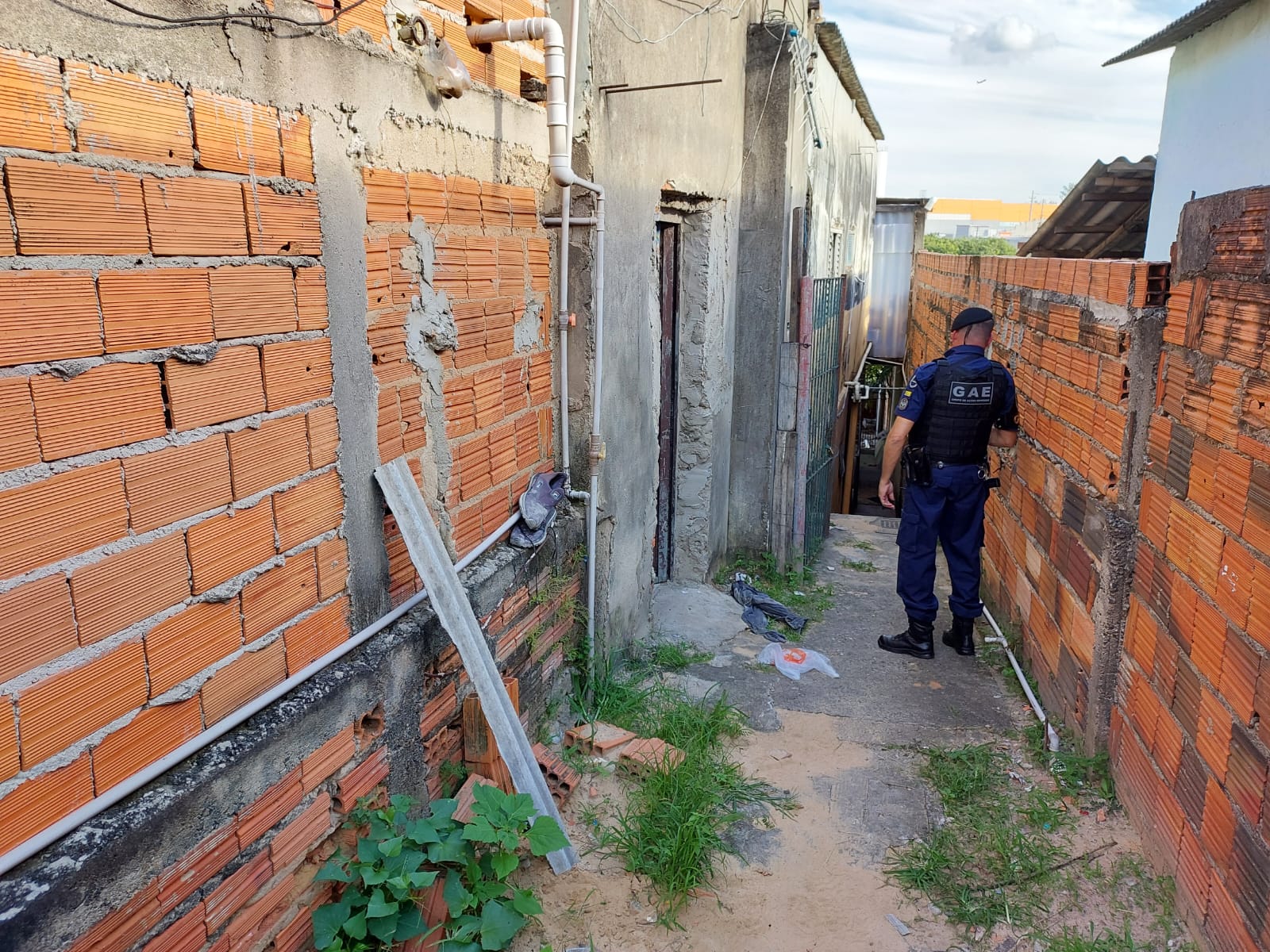 Dupla é presa adulterando moto roubada em Campinas
