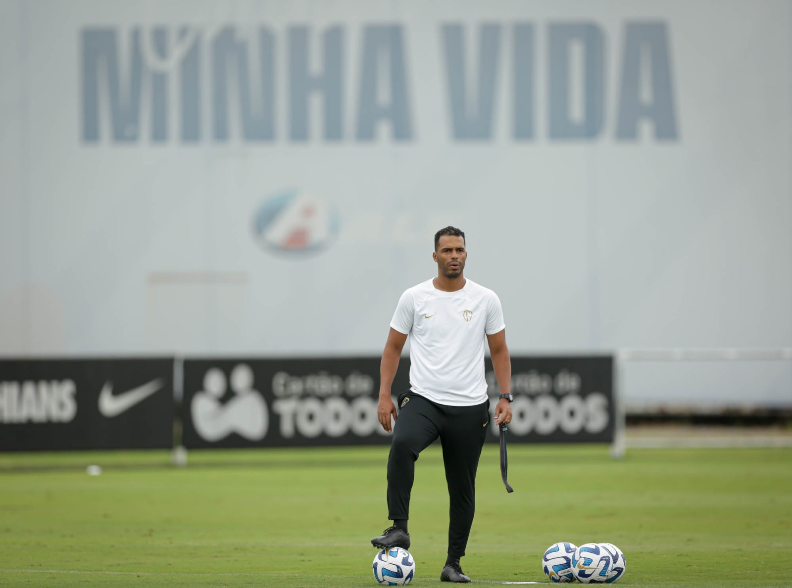 Fernando Lázaro ainda não definiu o substituto de Renato Augusto no Corinthians