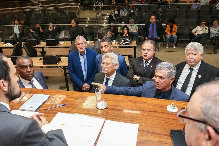 Leitura do relatório da CPI da Propina ‘estoura’ tempo e será retomada na 4ª