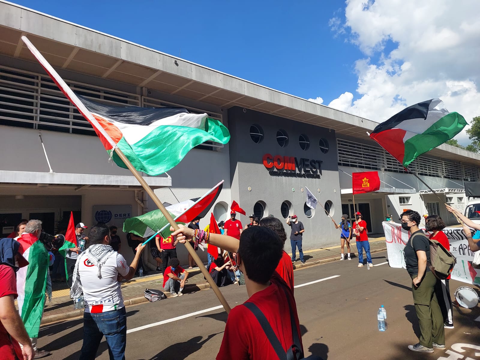 Manifestantes impedem realização de feira israelense na Unicamp
