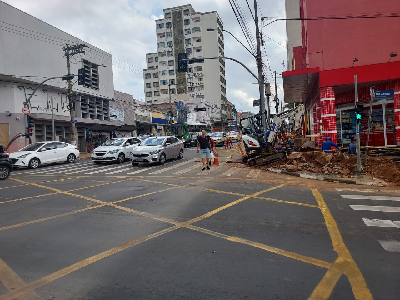 Obras na Campos Salles chegam ao cruzamento com a Senador Saraiva