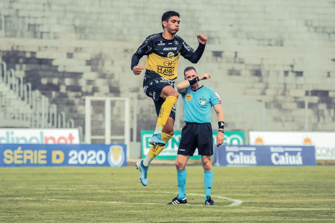 Ponte Preta acerta contratação do meia Paulo Baya