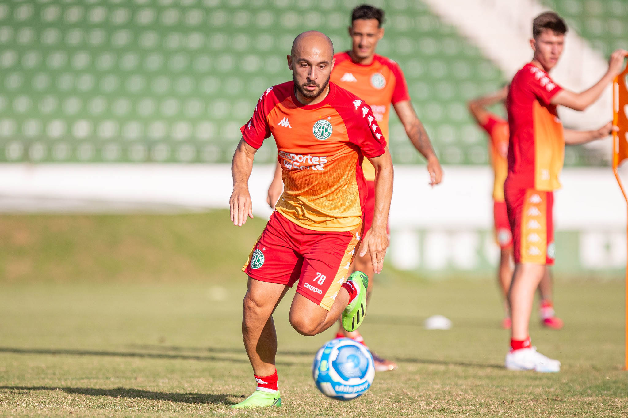Régis é regularizado e pode jogar contra o Avaí na abertura da Série B