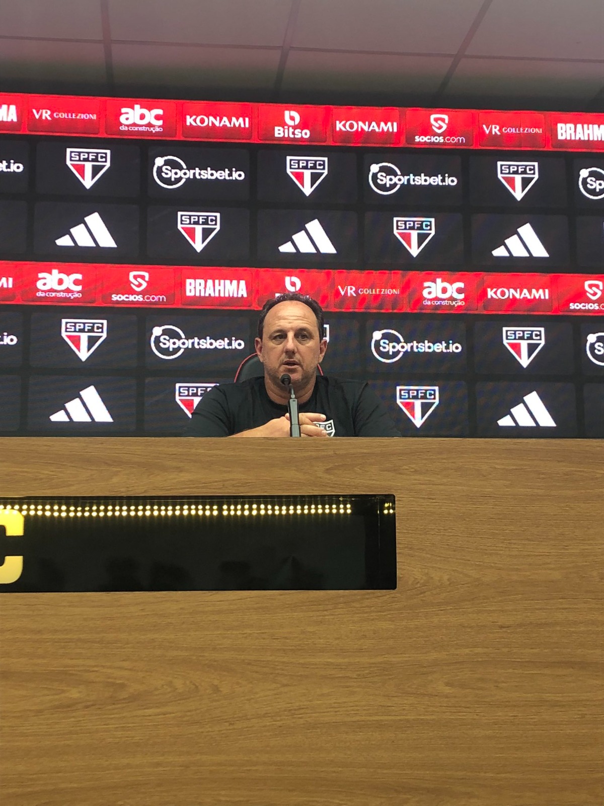 Rogério Ceni não poupa críticas ao desempenho do São Paulo