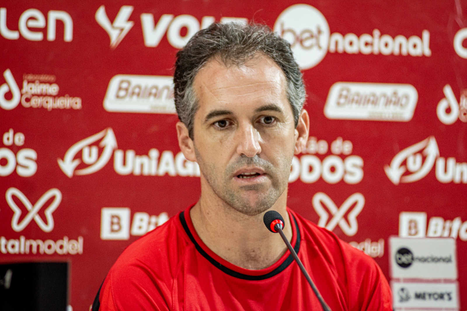Técnico Léo Condé crê em boa estreia do Vitória contra Ponte na Série B