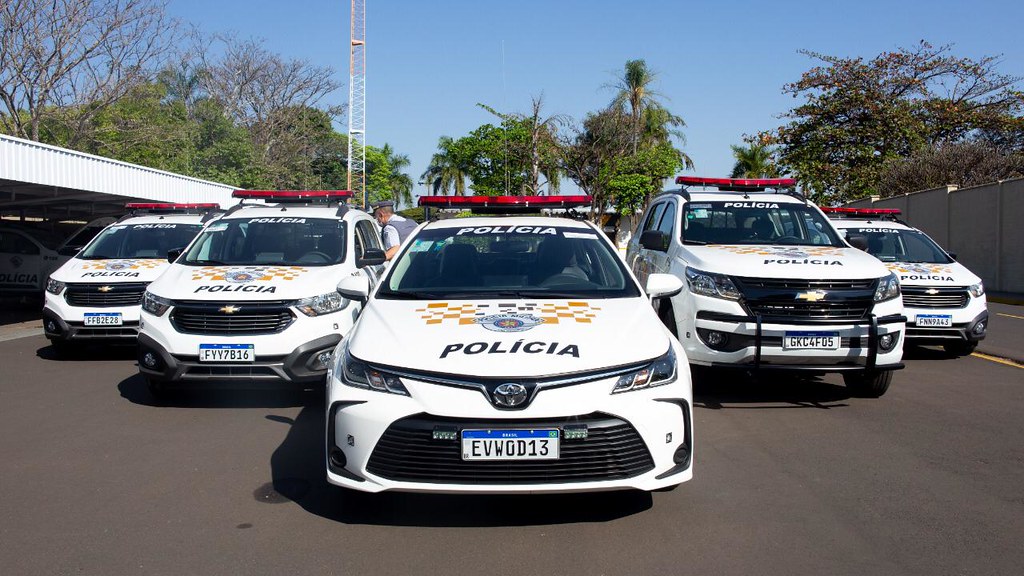 Três pessoas ficam feridas em acidente na Santos Dumont
