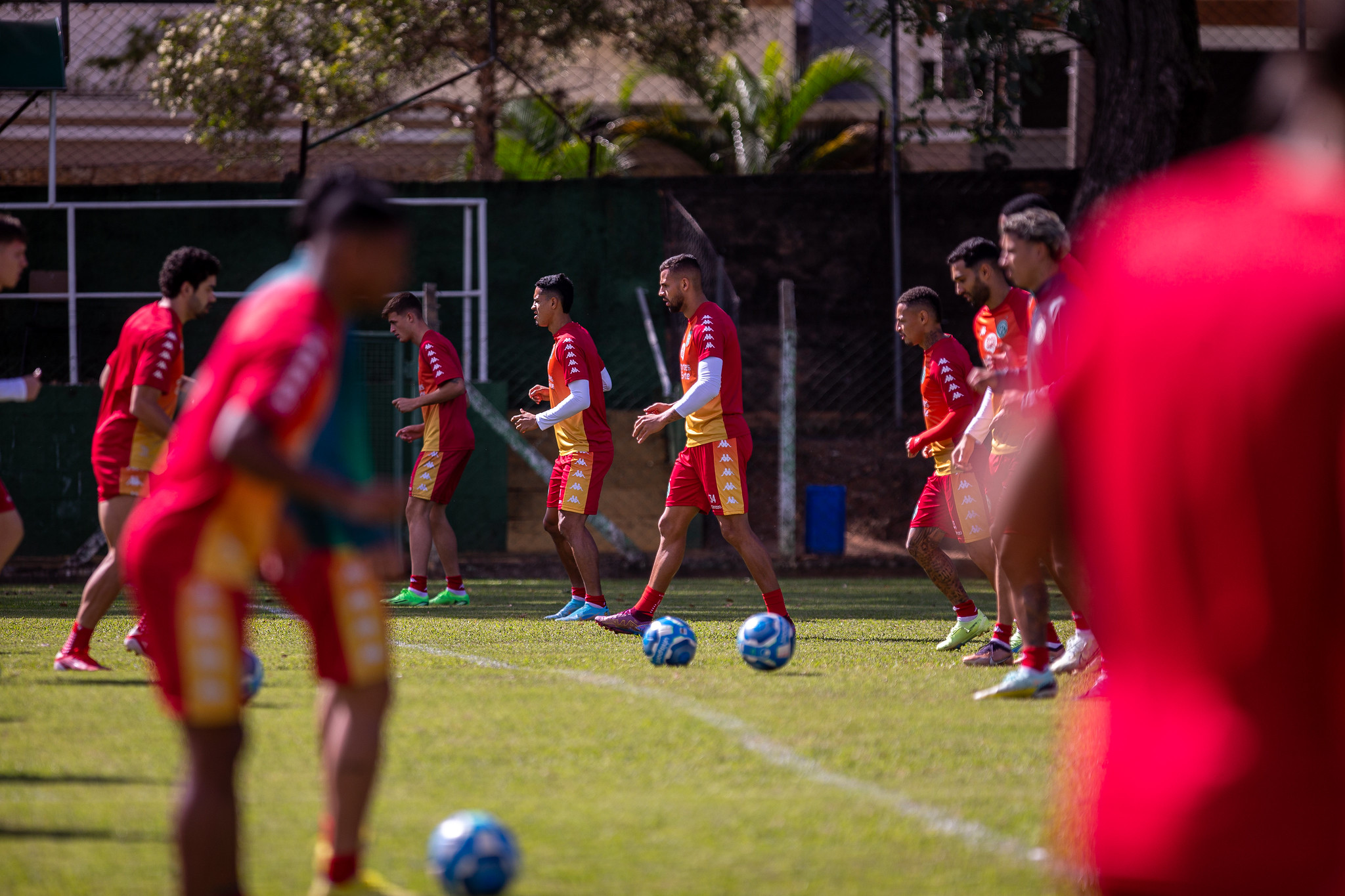 Bruno Mendes e Alan Santos participam de treinamento e podem ficar à disposição do técnico Bruno Pivetti