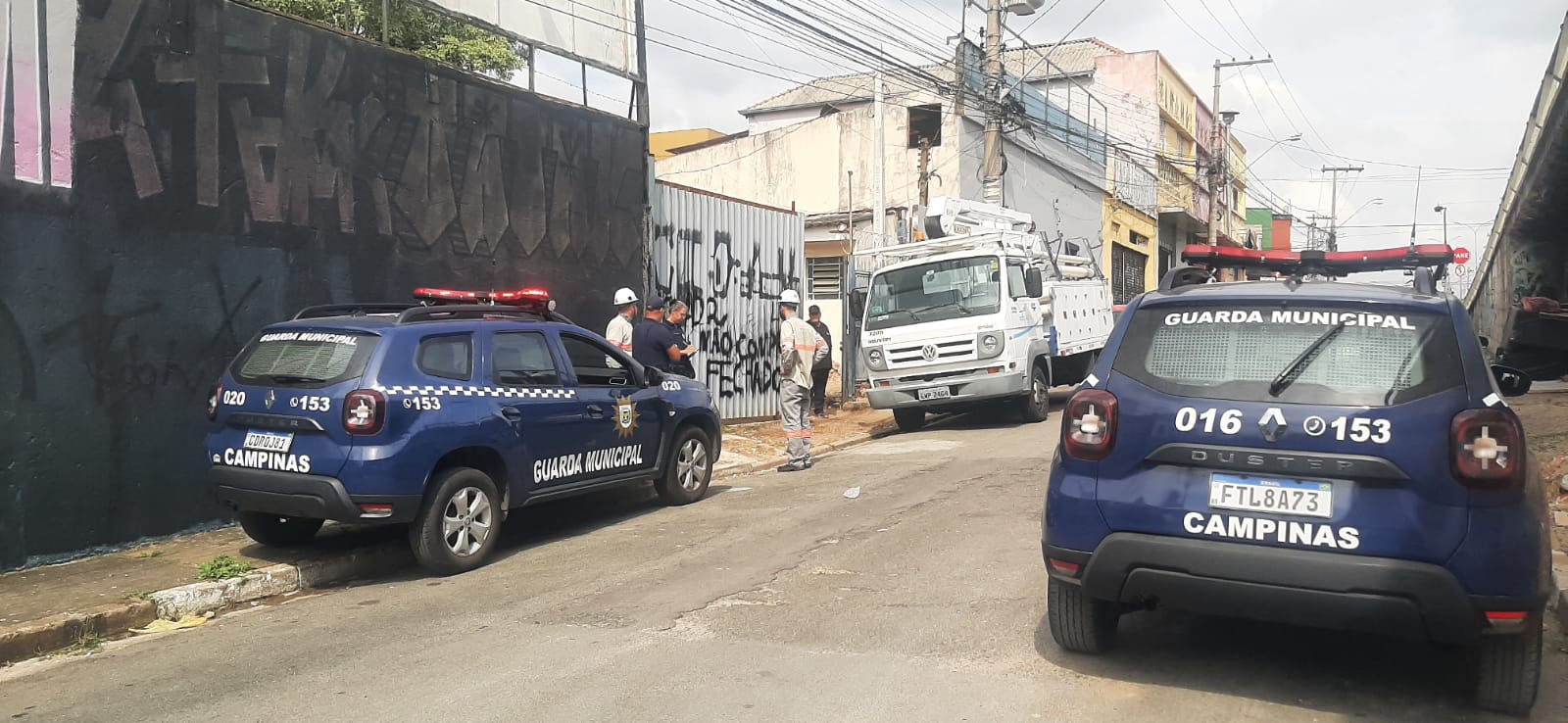Força-tarefa flagra “gatos” em rede elétrica e fios de cobre sem procedência 