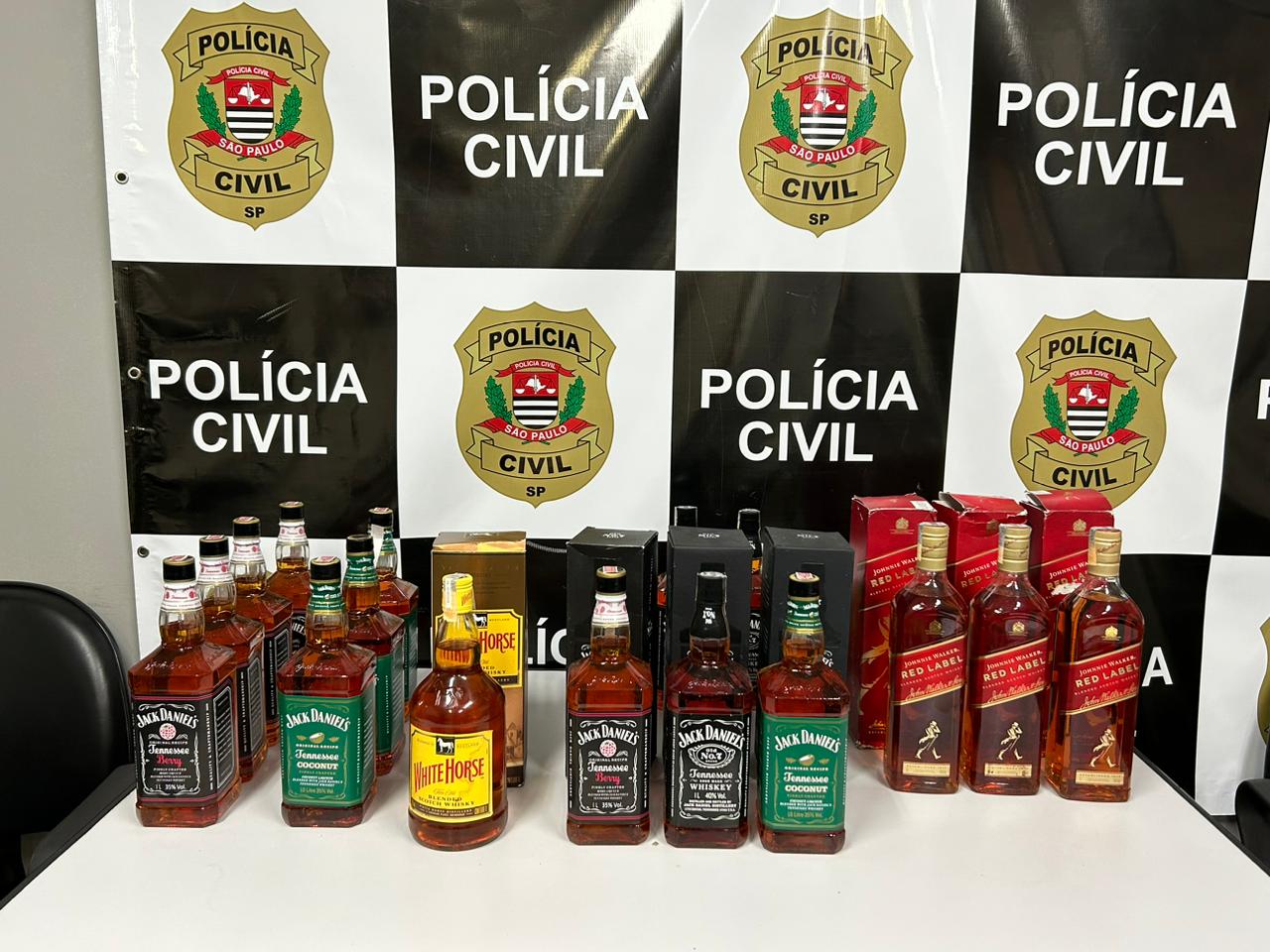 Após apreensão de bebidas falsificadas, Polícia Civil tenta identificar ‘fábrica’ clandestina