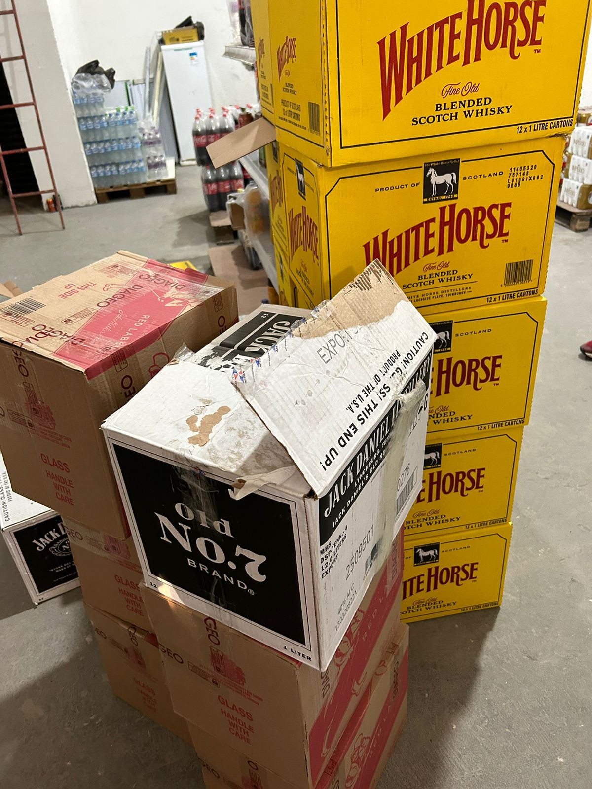 Após apreensão de bebidas falsificadas, Polícia Civil tenta identificar 'fábrica' clandestina