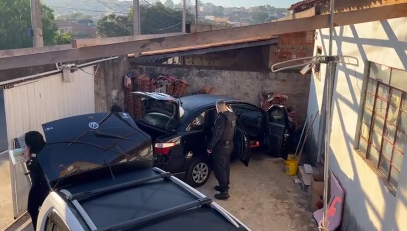 Polícia faz operação contra quadrilha especializada em furtos de veículos de luxo 