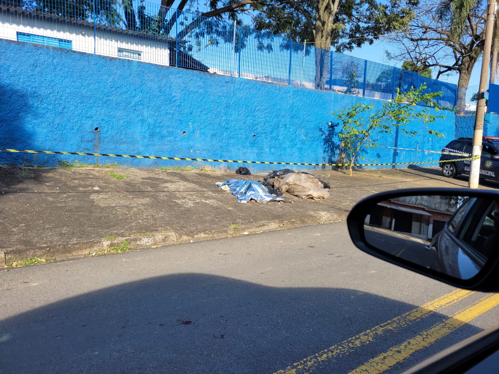 Vigilante encontra homem morto em frente a escola de Campinas