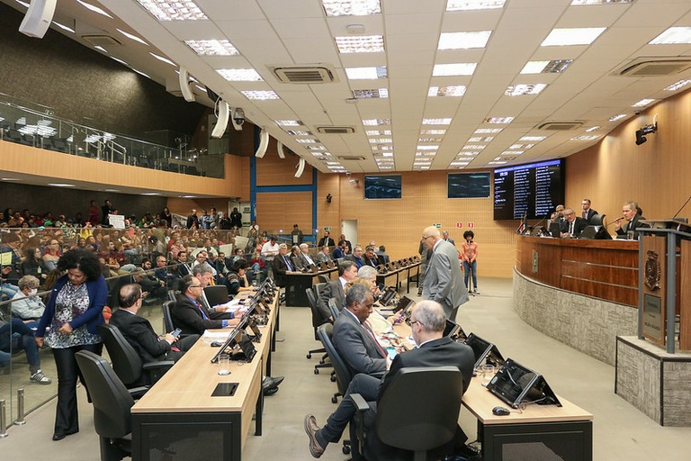 Câmara aprova outro botão do pânico para vítimas de violência