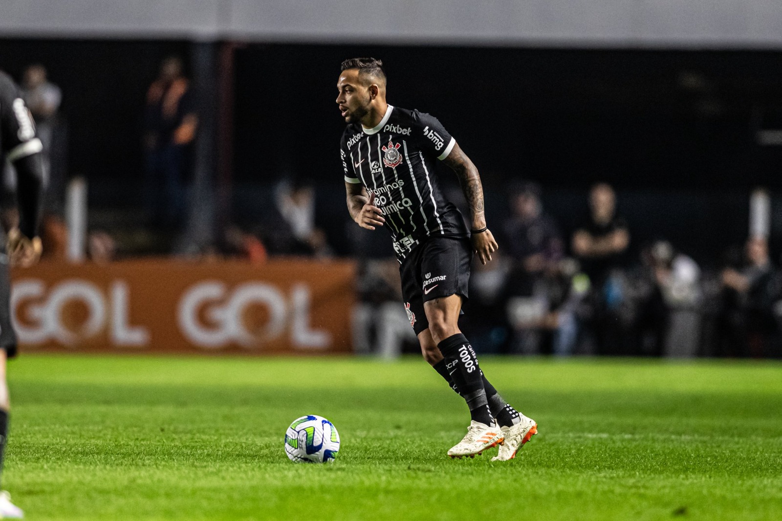 Corinthians pode perder meio-campo Maycon para futebol do exterior