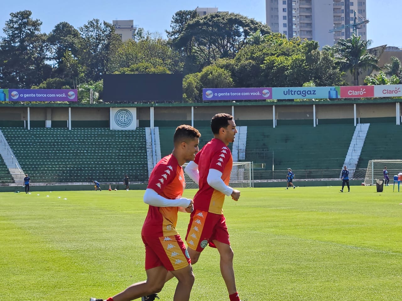 Matheus Barbosa não treina e pode desfalcar o Guarani contra o Botafogo; João Victor é dúvida