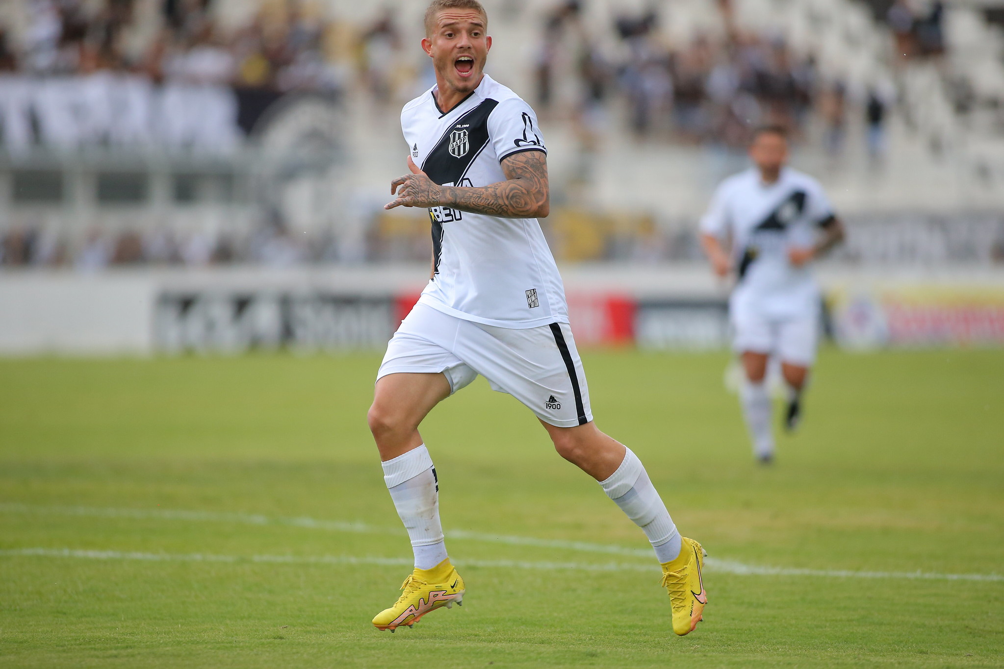 No jogo 100 com a camisa da Ponte Preta, Léo Naldi quer vitória contra o ABC