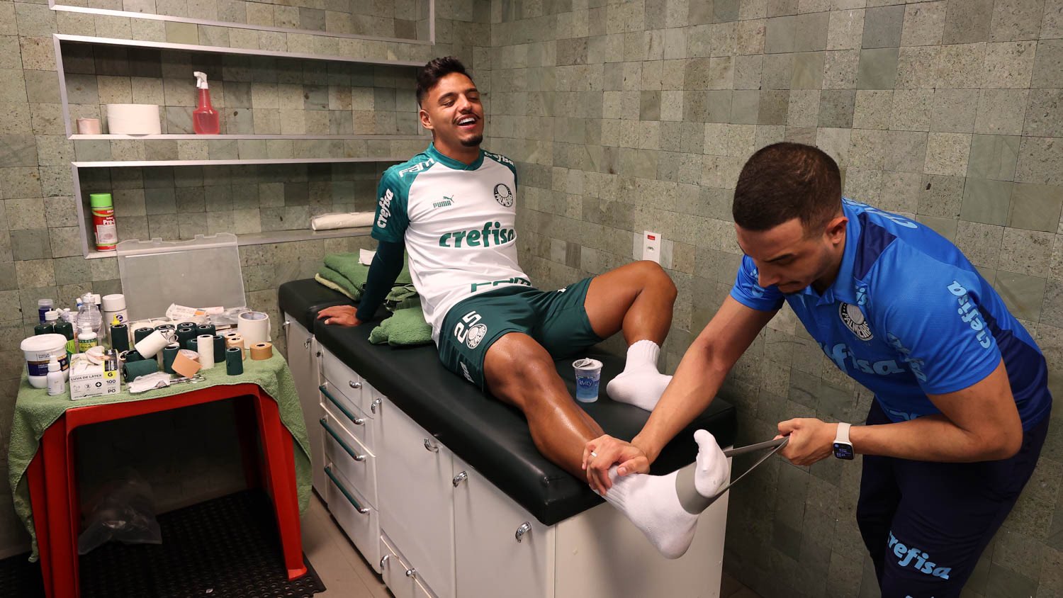 Palmeiras pode perder Gabriel Menino para jogo decisivo na Libertadores