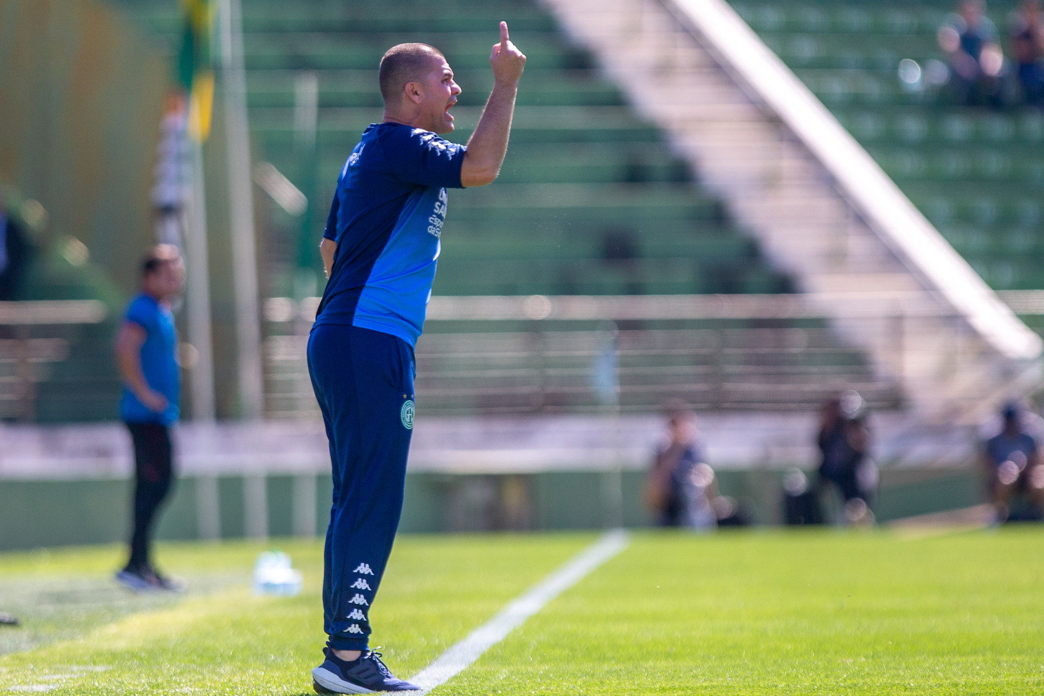 Louzer ressalta força do elenco e agradece apoio da torcida: “Essa atmosfera é muito sadia”