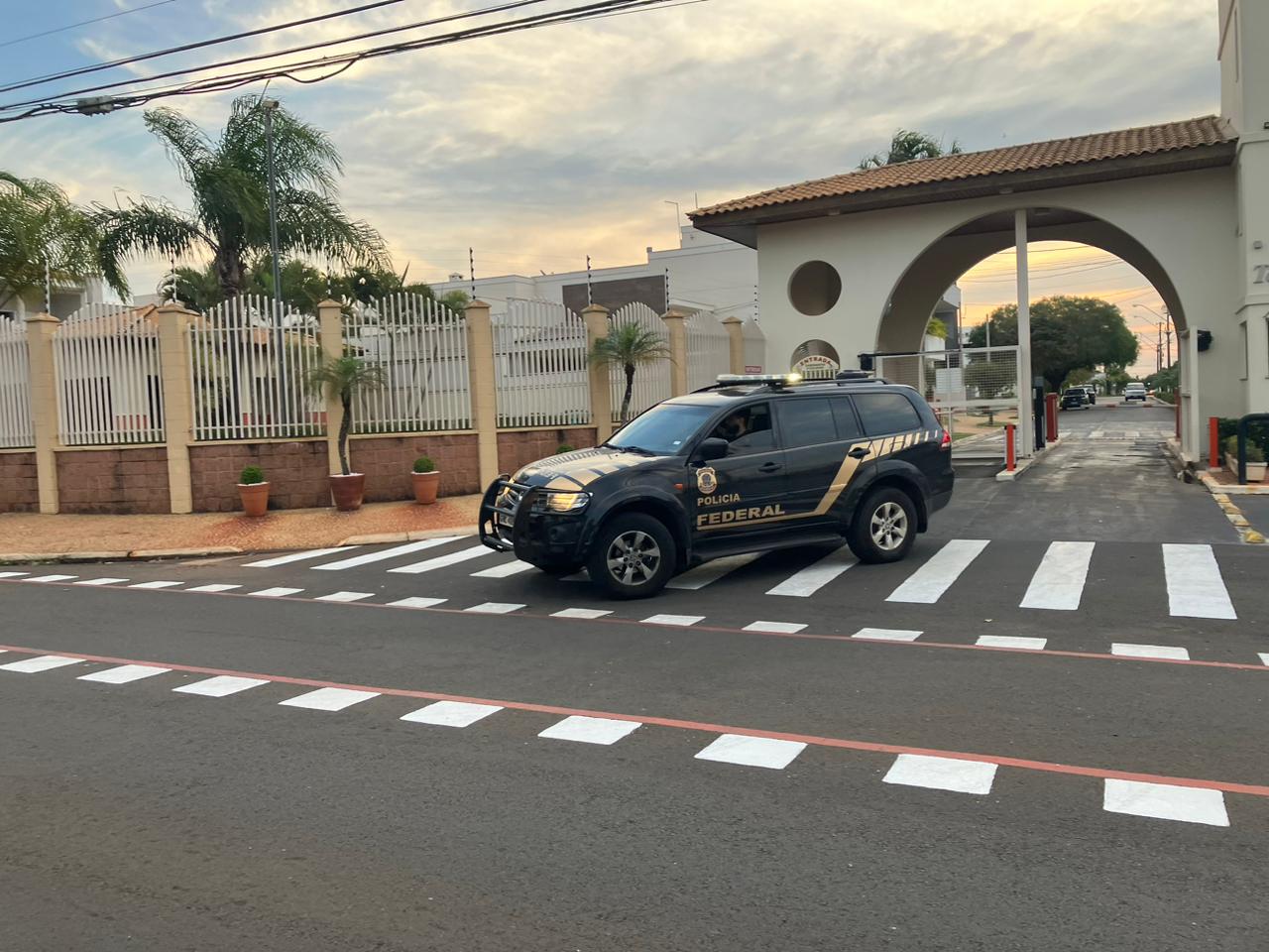 Polícia Federal apreende celulares de casal acusado de ofender Moraes