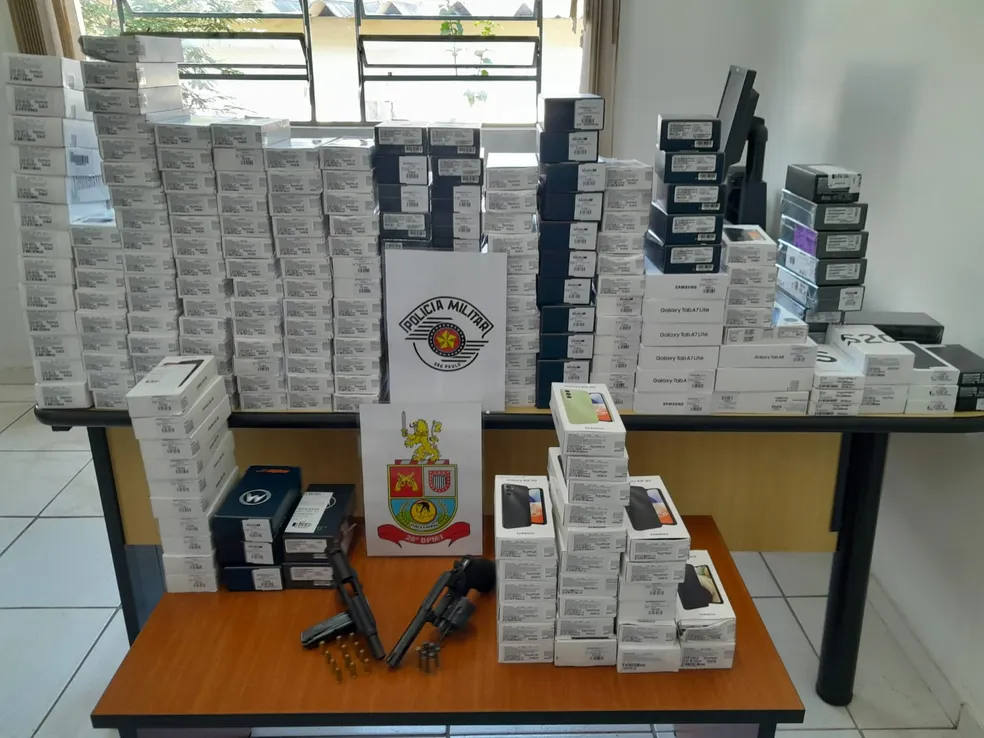Polícia recupera mais de 200 celulares roubados de loja em Mogi Mirim
