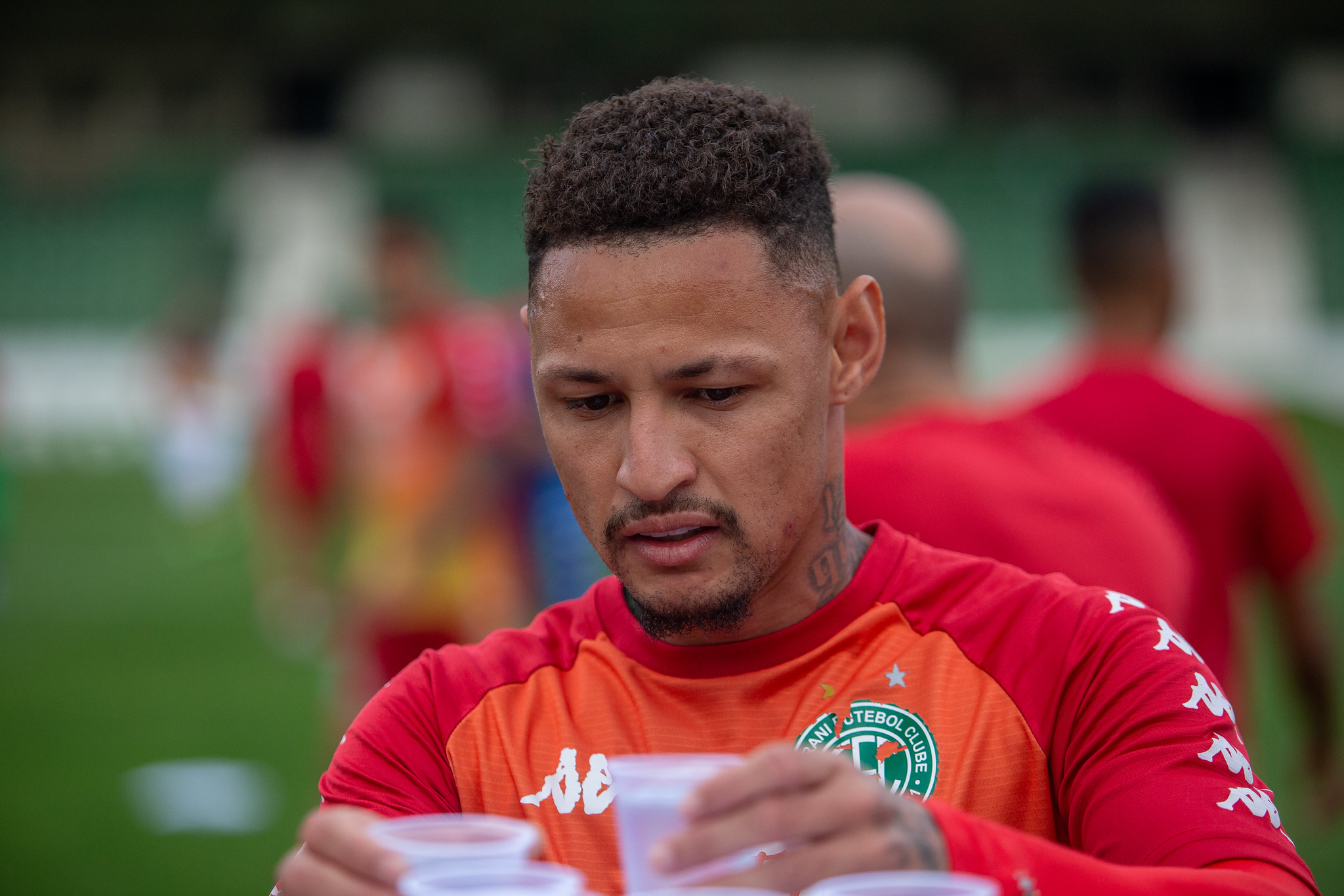 Sem espaço no Guarani, Neilton deve se transferir para o Criciúma