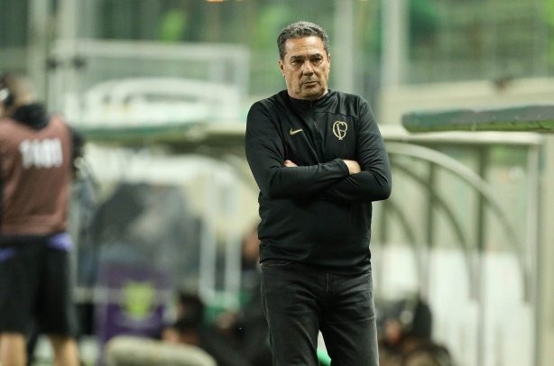 Técnico Vanderlei Luxemburgo elogia postura do Corinthians em derrota para o América-MG pela Copa do Brasil