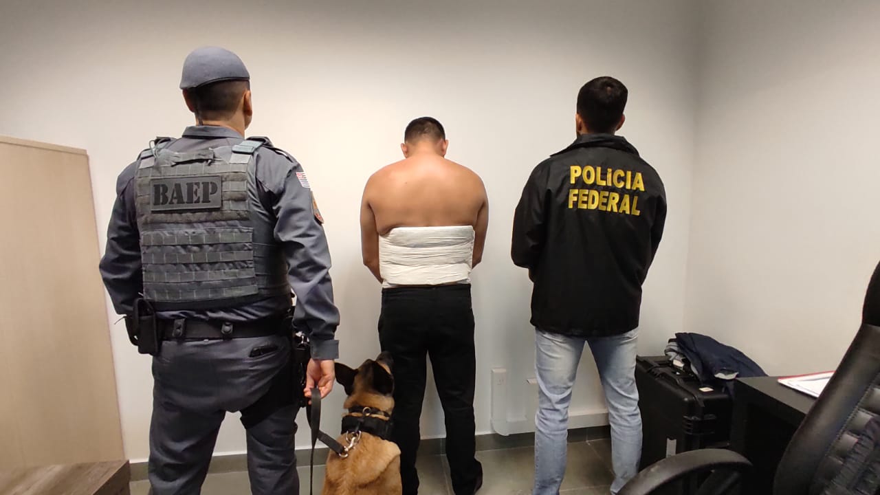 PF prende homem com droga enrolada no corpo ao desembarcar em Viracopos 