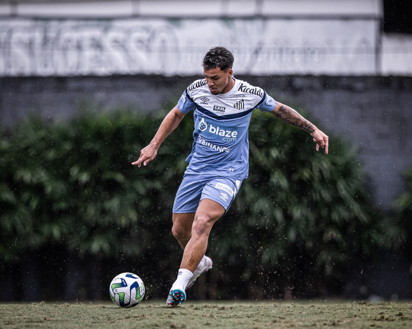 Após goleada, técnico Diego Aguirre diz que ainda acredita na reação do Santos
