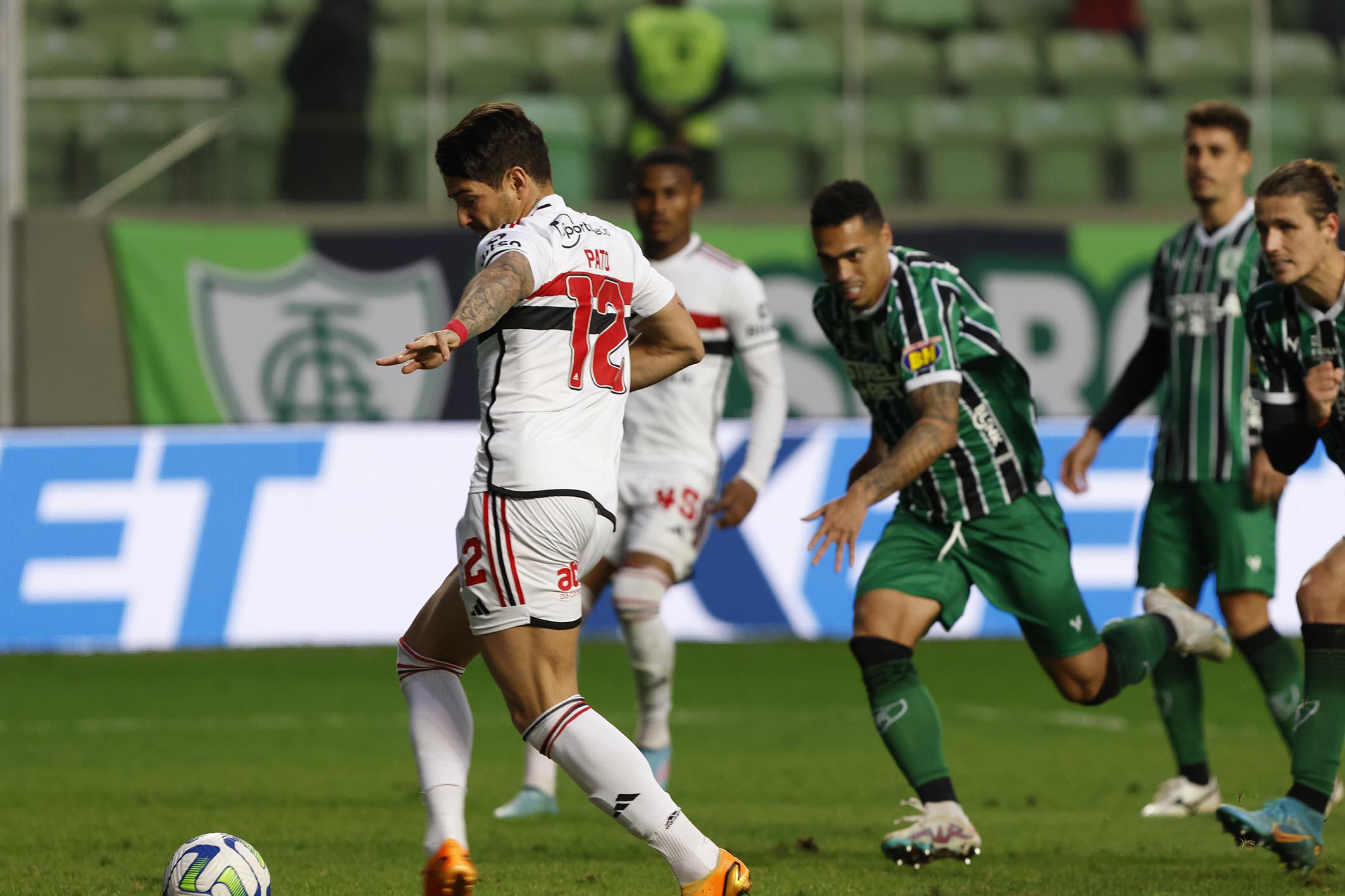 Atacante Alexandre Pato pede mais minutos no São Paulo