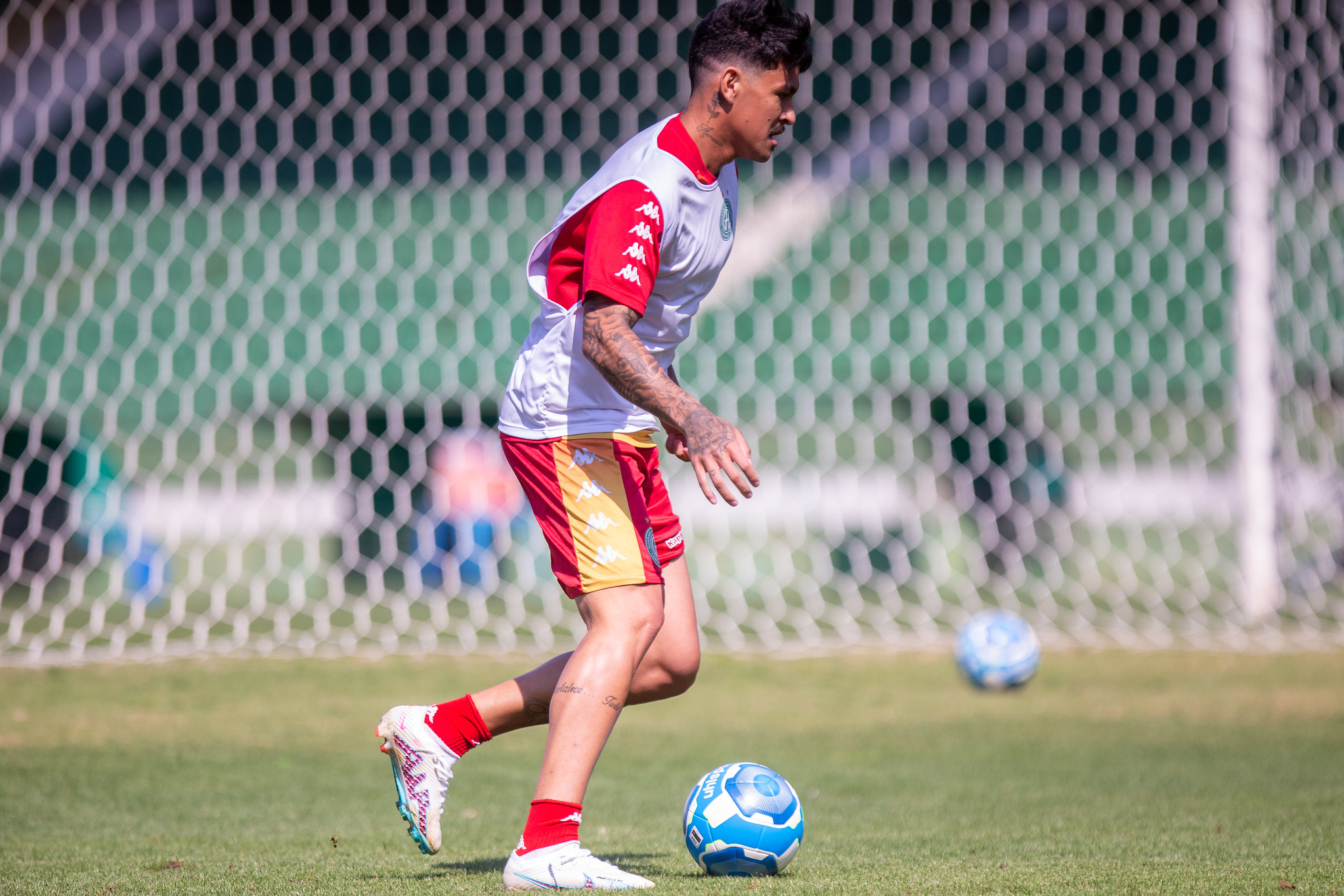 Buscando o primeiro gol pelo Guarani, Matheus Bueno afirma: “Estamos com pensamento de G4 e acesso”