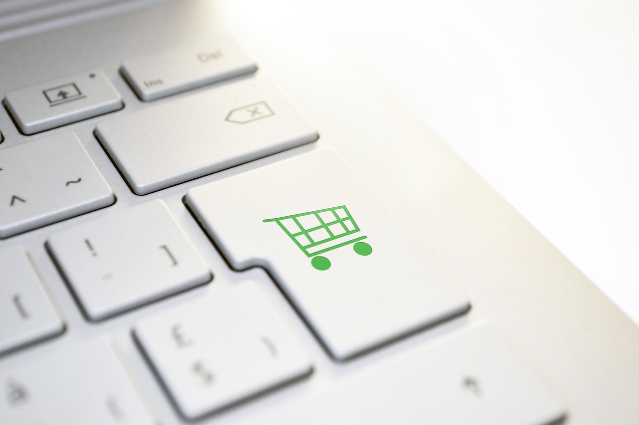 Compra por sites confiáveis na Black Friday evita risco de golpes