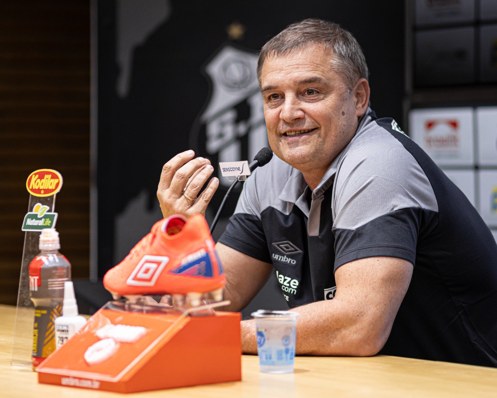 Diego Aguirre chega ao Santos e fala sobre os desafios de livrar a equipe da queda