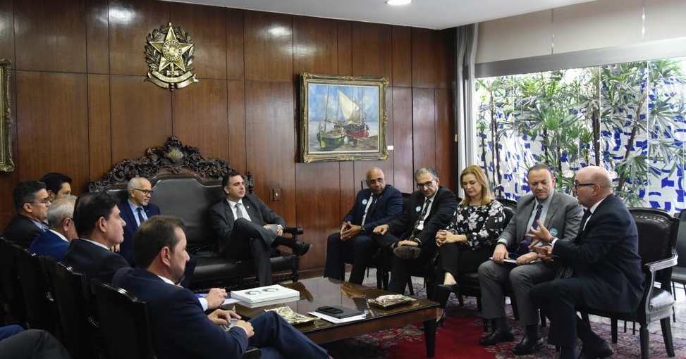 FNP apresenta demandas de cidades para relator da Reforma Tributária