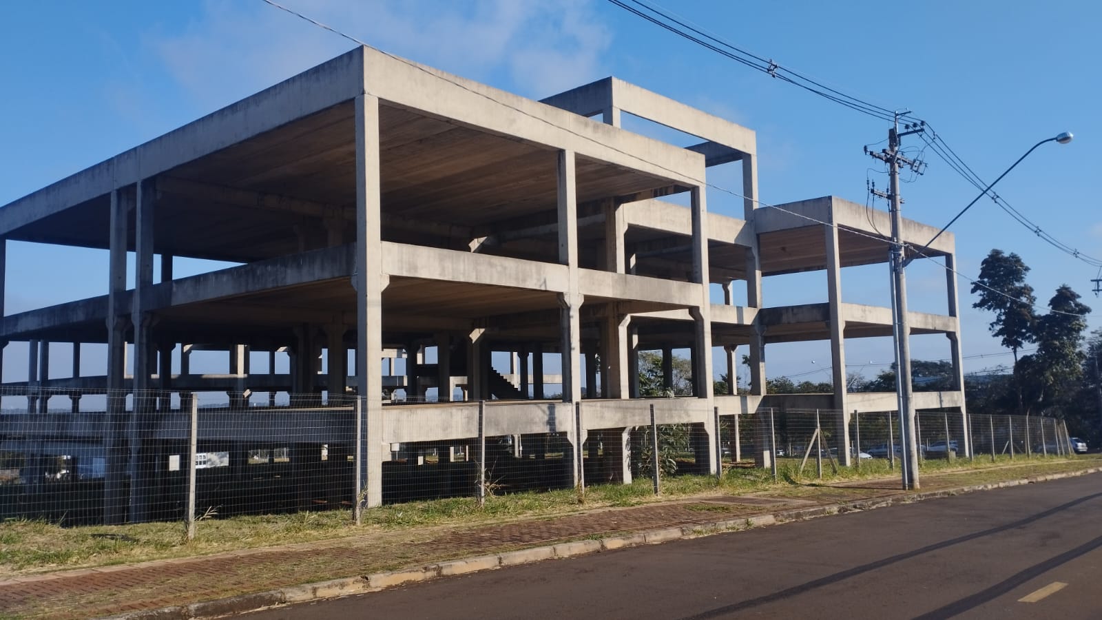 Obras paradas dentro da Unicamp geram reclamações