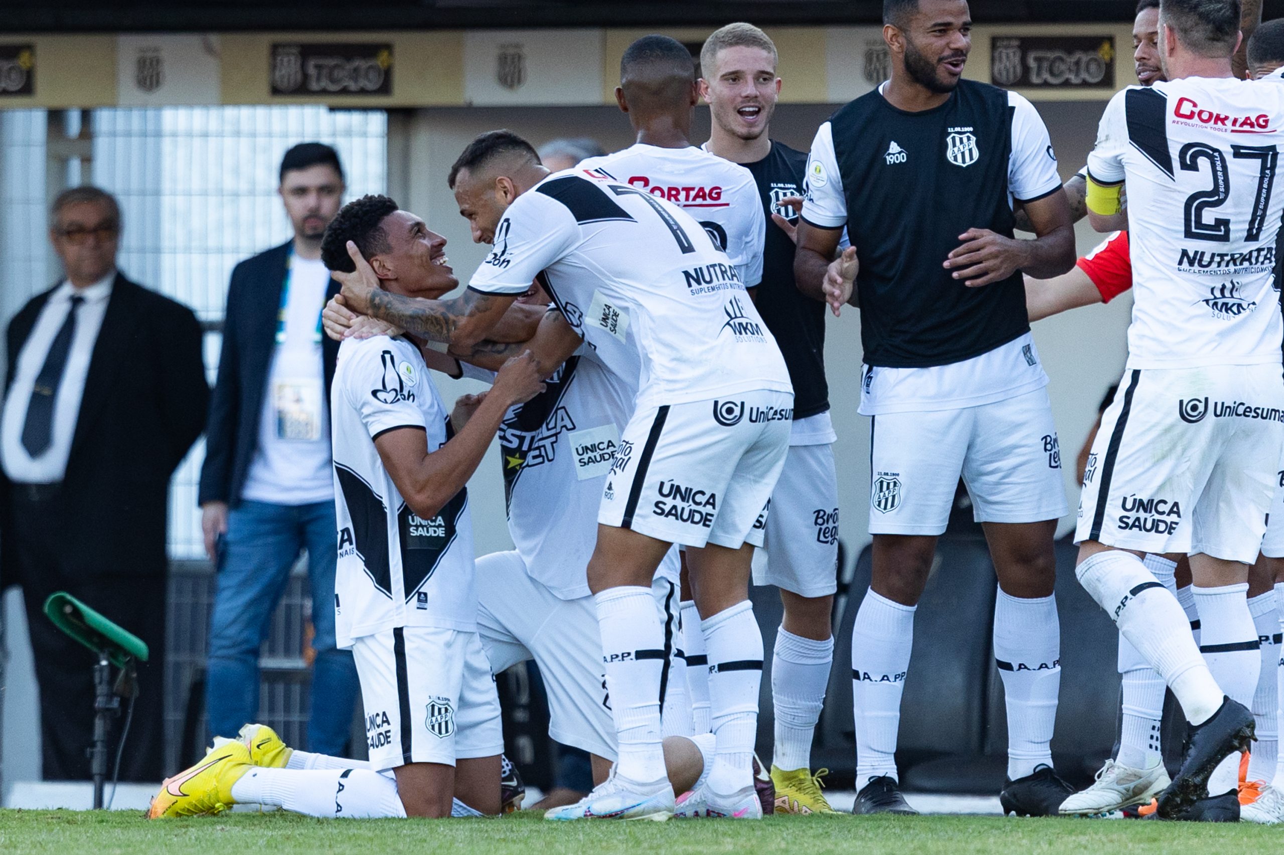 Pintado comemora primeira vitória no comando da Ponte Preta na Série B