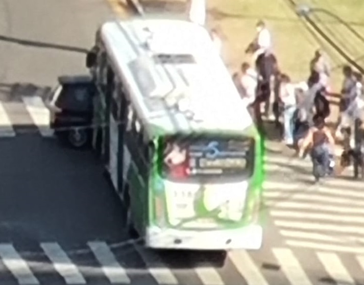 Acidente envolvendo ônibus deixa quatro pessoas ficam feridas em Campinas 