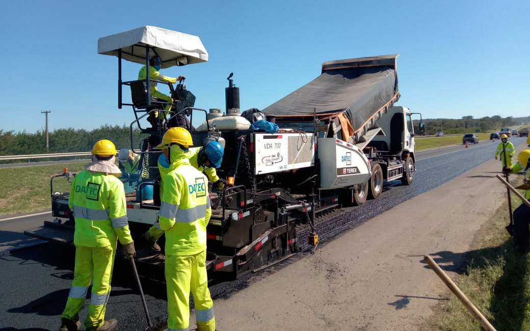 Revitalização do pavimento da Rodovia Washington Luís continua nesta semana
