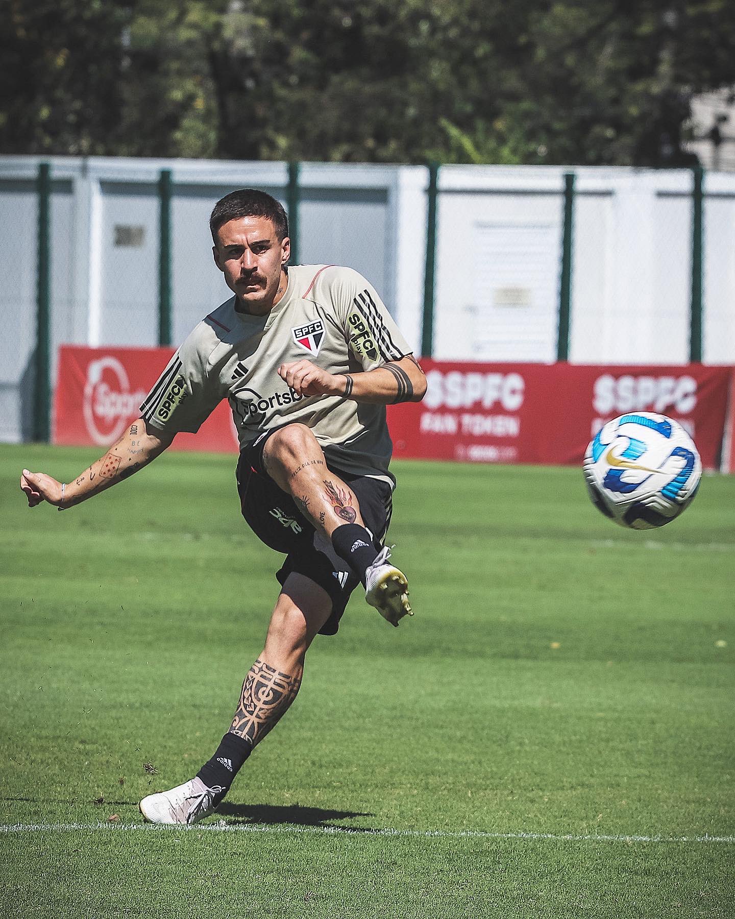 Técnico Dorival Júnior tem dúvida no meio-campo do São Paulo para enfrentar a LDU