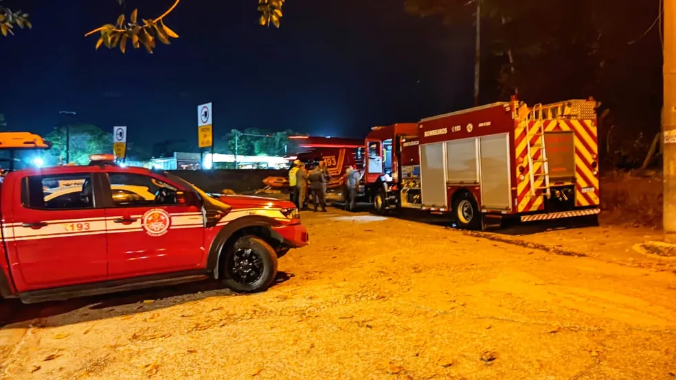 Carro que caiu no Rio Mogi Guaçu deve ser retirado ainda nesta quarta-feira