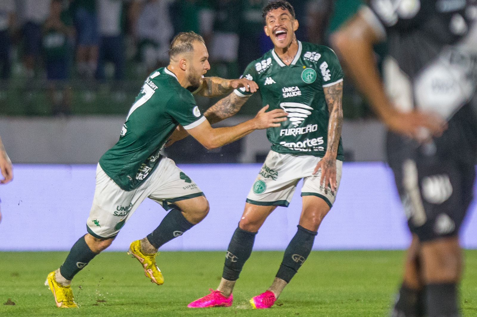 Debaixo de chuva, Guarani vence Ponte Preta no dérbi 206