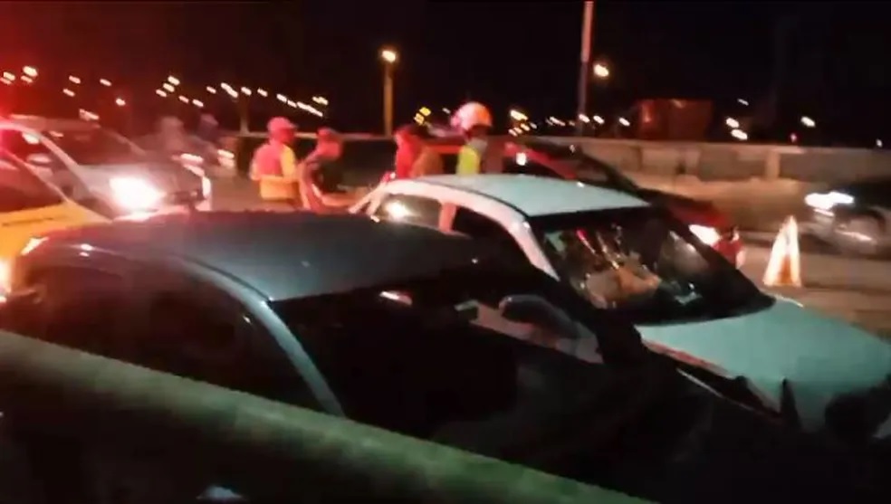 Homem bate carro em perseguição, foge a pé e é procurado pelo helicóptero Águia