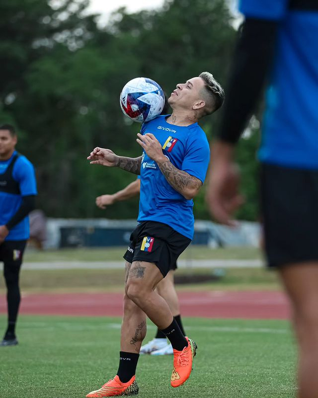 Meia Soteldo pede desculpas a torcida do Santos pela expulsão em Belo Horizonte