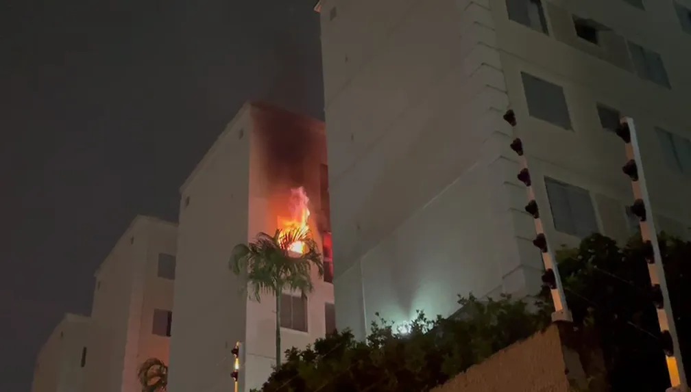 Moradores são socorridos após incêndio em Campinas