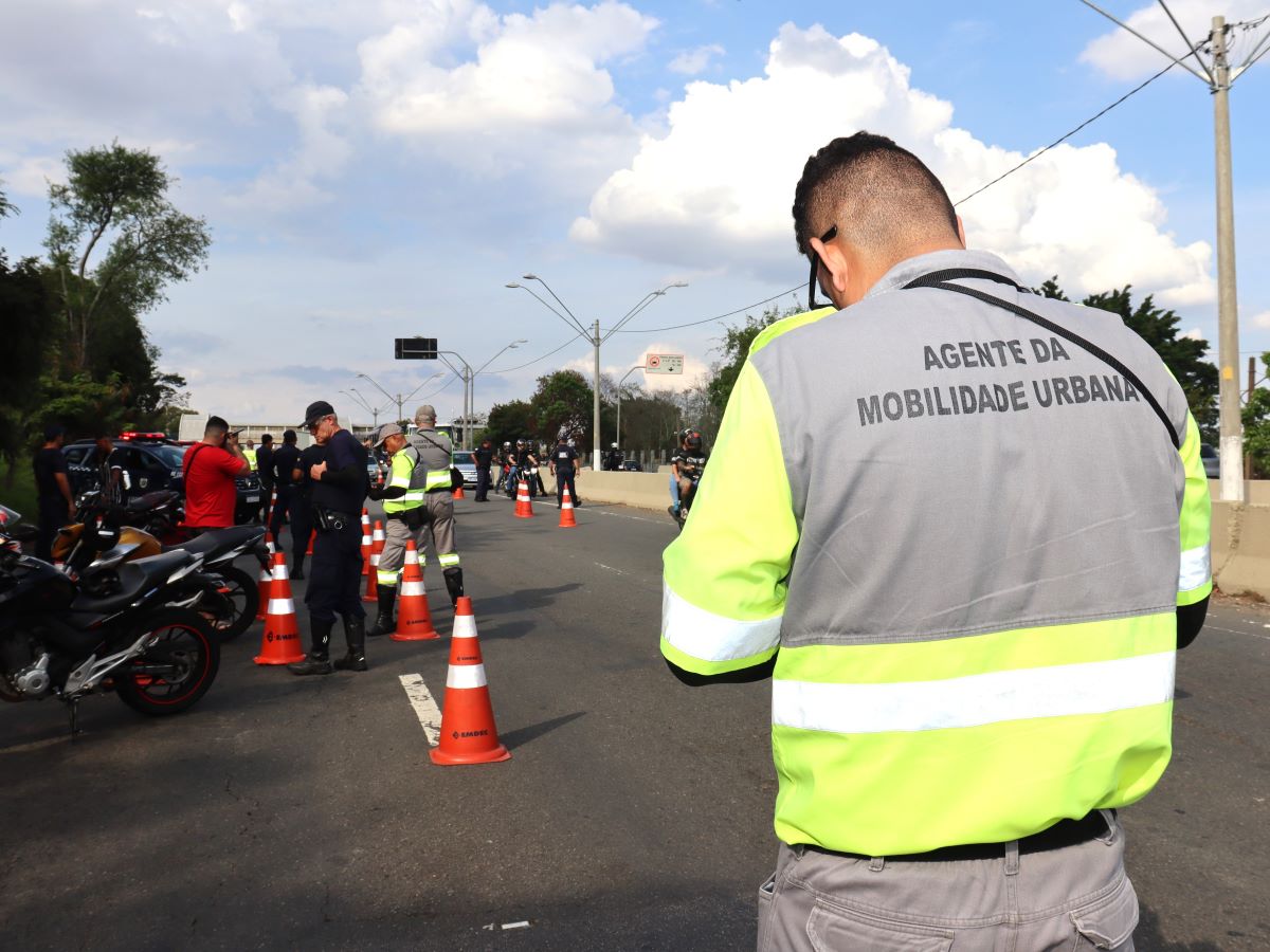 Operação Placa Escura gera 112 autuações na Avenida Lix da Cunha