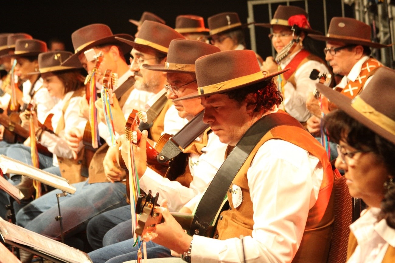 Orquestra Paulistana de Viola Caipira faz apresentação na Concha Acústica 