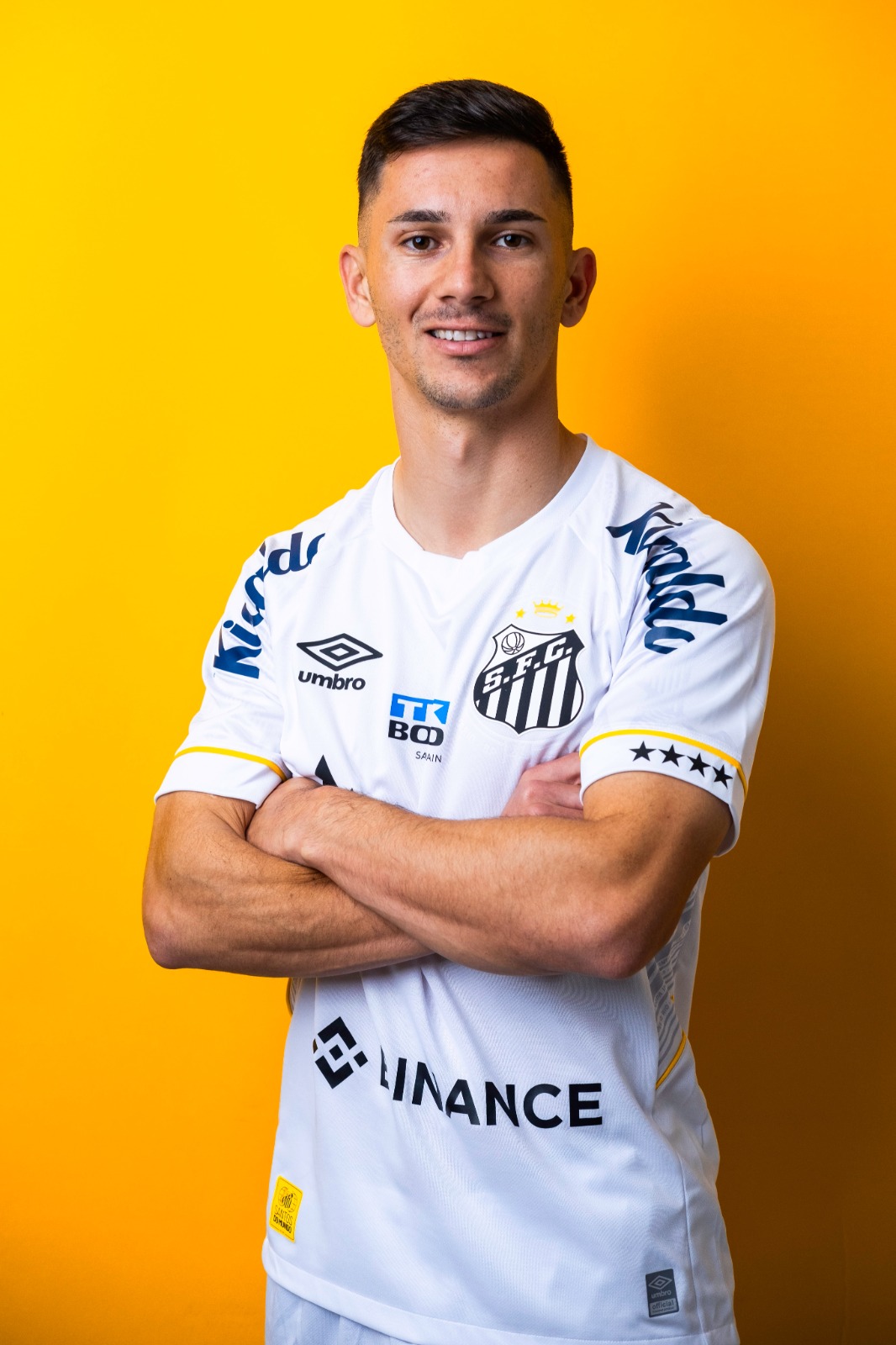 Santos oficializa contratação de Maxi Silvera