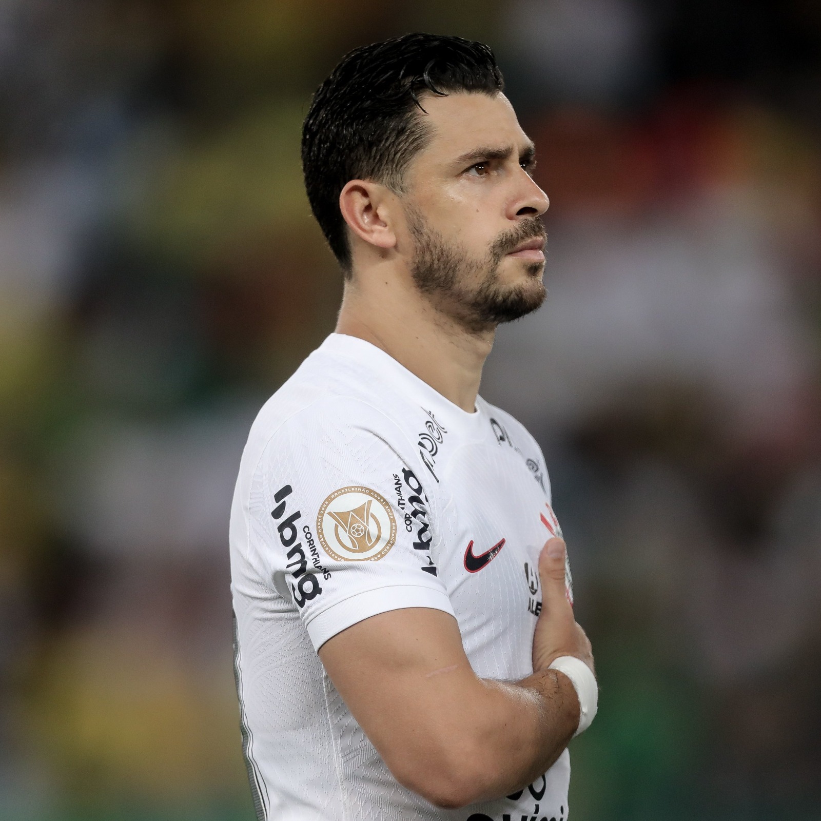 Após vitória do Corinthians, Giuliano pede atenção no clássico com o Santos
